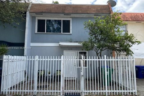 Townhouse in Miami, Florida 3 bedrooms, 124.86 sq.m. № 1861235 - photo 1