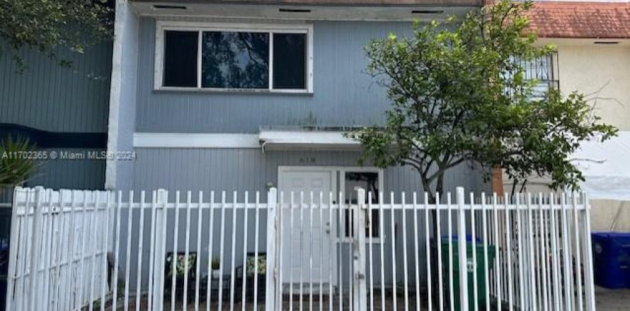 Townhouse in Miami, Florida 3 bedrooms, 124.86 sq.m. № 1861235