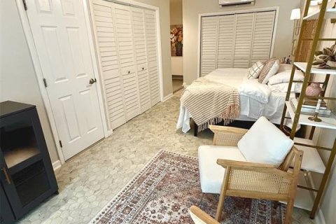 House in Gulfport, Florida 3 bedrooms, 150.87 sq.m. № 1866870 - photo 19