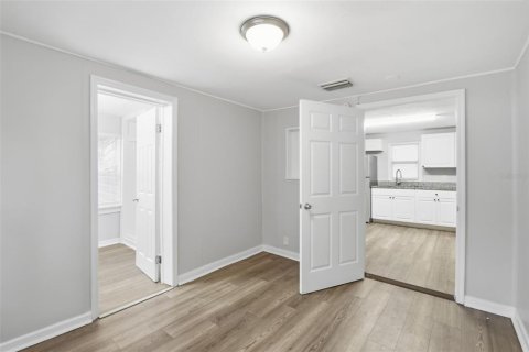 House in Saint Petersburg, Florida 4 bedrooms, 109.62 sq.m. № 2221972 - photo 10