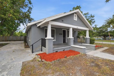 House in Saint Petersburg, Florida 4 bedrooms, 109.62 sq.m. № 2221972 - photo 15