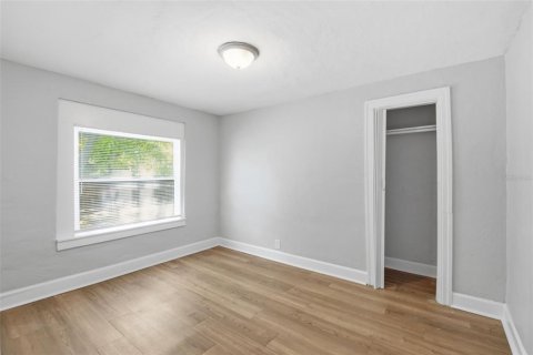 House in Saint Petersburg, Florida 4 bedrooms, 109.62 sq.m. № 2221972 - photo 18
