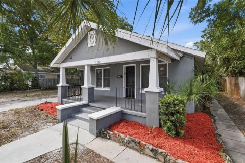 House in Saint Petersburg, Florida 4 bedrooms, 109.62 sq.m. № 2221972 - photo 17