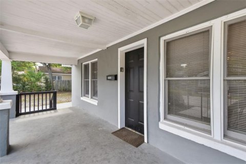 House in Saint Petersburg, Florida 4 bedrooms, 109.62 sq.m. № 2221972 - photo 21