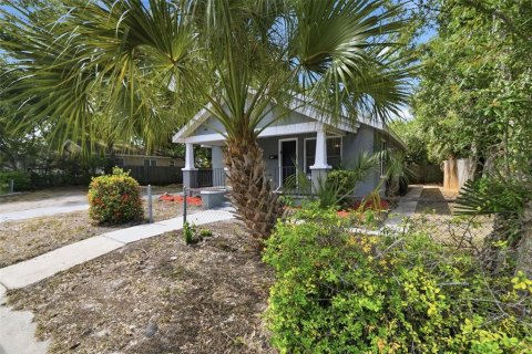 House in Saint Petersburg, Florida 4 bedrooms, 109.62 sq.m. № 2221972 - photo 4