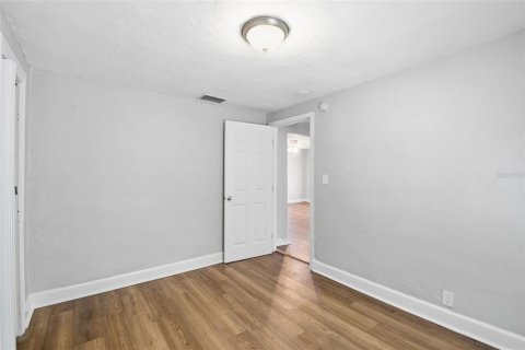 House in Saint Petersburg, Florida 4 bedrooms, 109.62 sq.m. № 2221972 - photo 22
