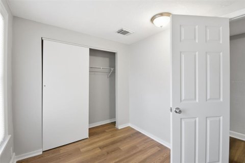 House in Saint Petersburg, Florida 4 bedrooms, 109.62 sq.m. № 2221972 - photo 28