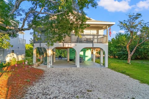 House in Big Pine Key, Florida 2 bedrooms, 97.36 sq.m. № 1861152 - photo 1