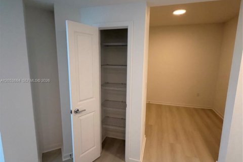 Condo in Orlando, Florida, 1 bedroom № 2172615 - photo 9