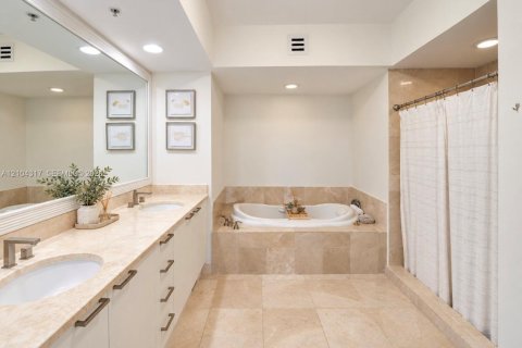Copropriété à vendre à North Miami, Floride: 3 chambres, 167.32 m2 № 2418280 - photo 9