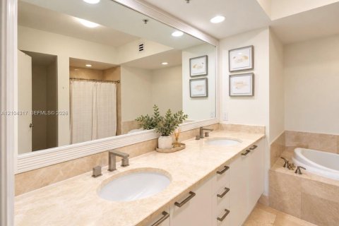 Copropriété à vendre à North Miami, Floride: 3 chambres, 167.32 m2 № 2418280 - photo 10