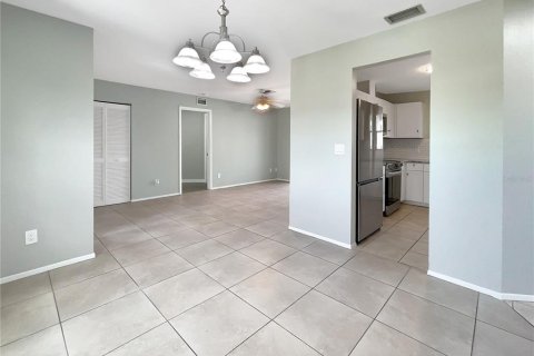 House in Englewood, Florida 2 bedrooms, 139.35 sq.m. № 1245721 - photo 12