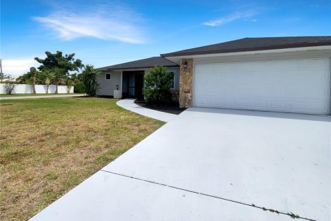 House in Englewood, Florida 2 bedrooms, 139.35 sq.m. № 1245721 - photo 8