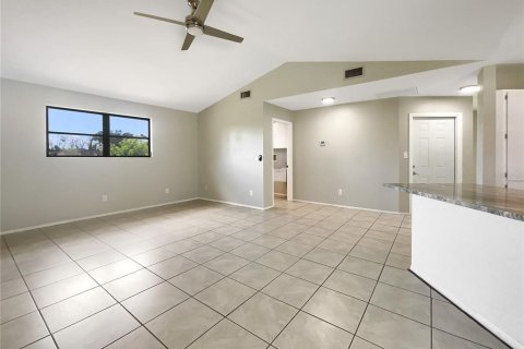 House in Englewood, Florida 2 bedrooms, 139.35 sq.m. № 1245721 - photo 3