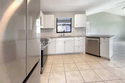 House in Englewood, Florida 2 bedrooms, 139.35 sq.m. № 1245721 - photo 6