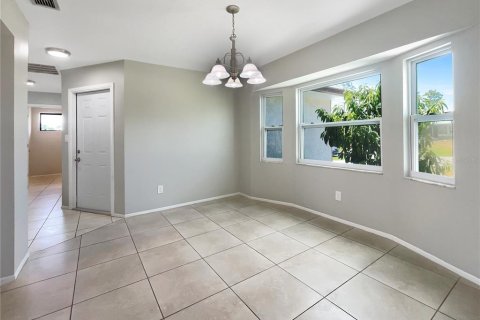 House in Englewood, Florida 2 bedrooms, 139.35 sq.m. № 1245721 - photo 10