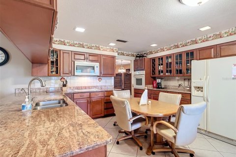 House in Wildwood, Florida 4 bedrooms, 267.19 sq.m. № 1368173 - photo 25