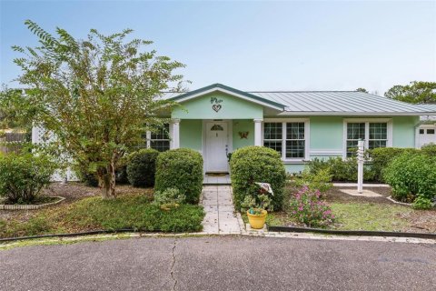 House in Wesley Chapel, Florida 4 bedrooms, 216.56 sq.m. № 2421964 - photo 2