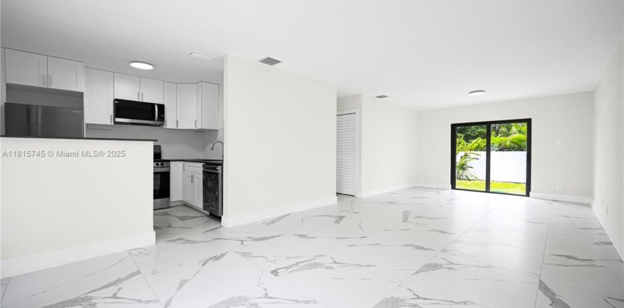 Villa ou maison à Hallandale Beach, Floride 3 chambres, 244.61 m2 № 1768470