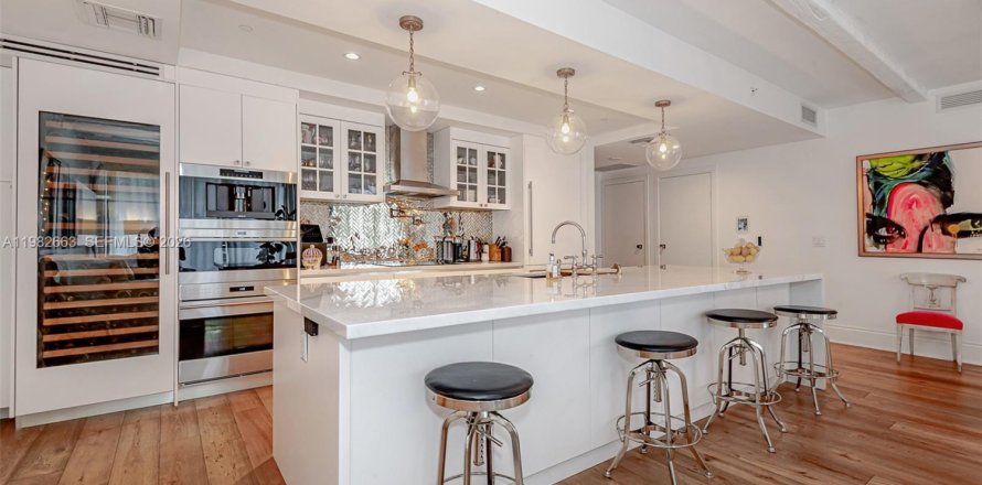 Кондоминиум с 3 спальнями в Майами, Флорида № 2049847