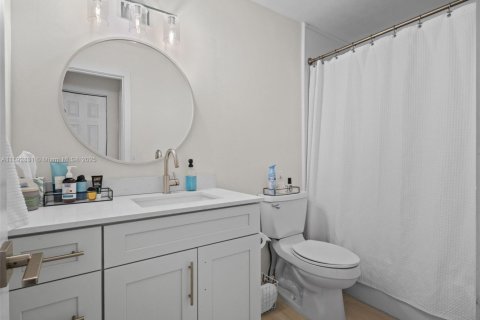Touwnhouse à vendre à Miami, Floride: 2 chambres, 106.56 m2 № 1945072 - photo 16