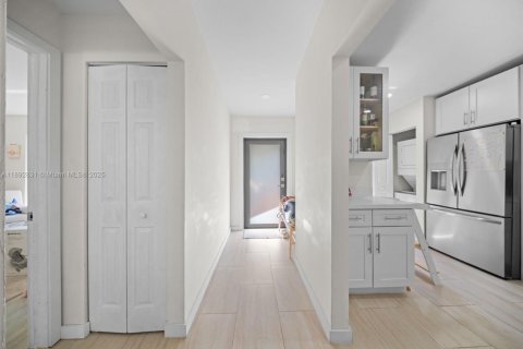 Touwnhouse à vendre à Miami, Floride: 2 chambres, 106.56 m2 № 1945072 - photo 13