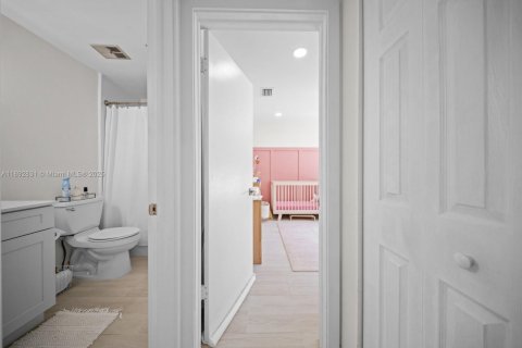 Touwnhouse à vendre à Miami, Floride: 2 chambres, 106.56 m2 № 1945072 - photo 14