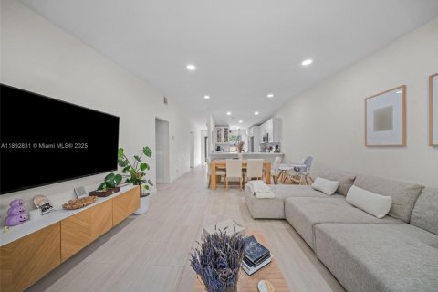 Touwnhouse à vendre à Miami, Floride: 2 chambres, 106.56 m2 № 1945072 - photo 10