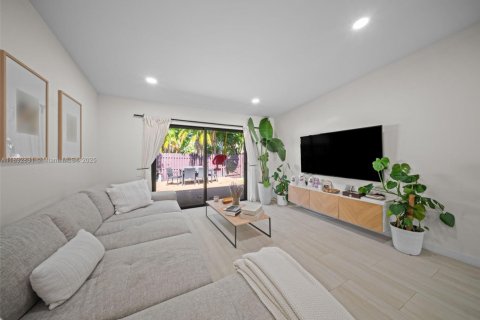 Touwnhouse à vendre à Miami, Floride: 2 chambres, 106.56 m2 № 1945072 - photo 12