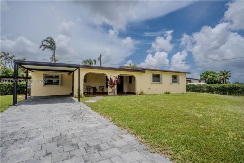 Дом в Хайалиа, Флорида 3 спальни, 185.71м2 № 2088095