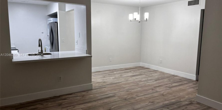 Condo in Hialeah, Florida, 2 bedrooms № 2177081