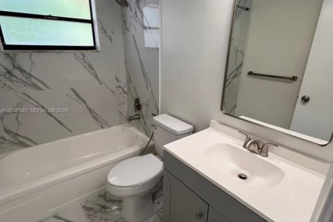 Condo in Hialeah, Florida, 2 bedrooms № 2177081 - photo 11