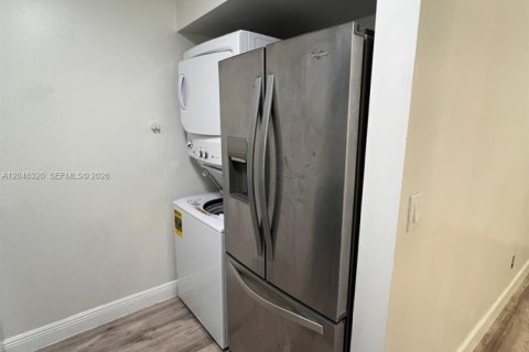 Condo in Hialeah, Florida, 2 bedrooms № 2177081 - photo 3