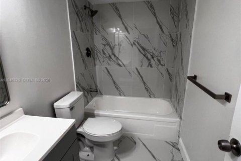 Condo in Hialeah, Florida, 2 bedrooms № 2177081 - photo 9