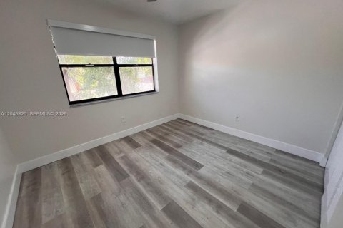 Condo in Hialeah, Florida, 2 bedrooms № 2177081 - photo 8