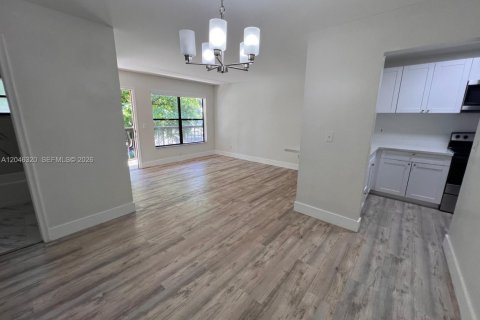 Condo in Hialeah, Florida, 2 bedrooms № 2177081 - photo 4