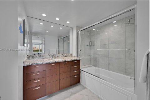 Condo in Fort Lauderdale, Florida, 2 bedrooms  № 1961386 - photo 11