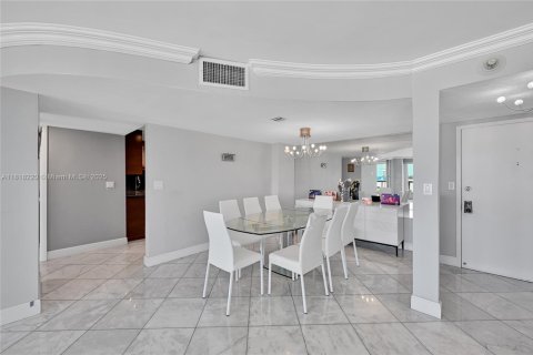 Condo in Fort Lauderdale, Florida, 2 bedrooms  № 1961386 - photo 4