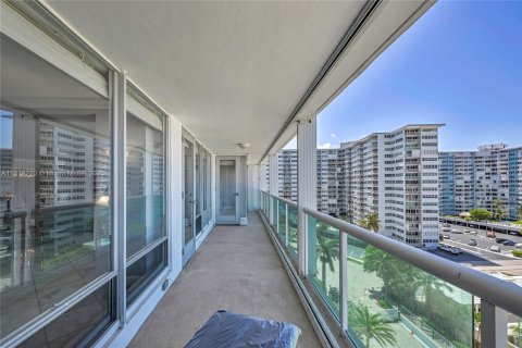 Condo in Fort Lauderdale, Florida, 2 bedrooms  № 1961386 - photo 21