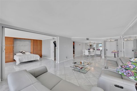 Condo in Fort Lauderdale, Florida, 2 bedrooms  № 1961386 - photo 17
