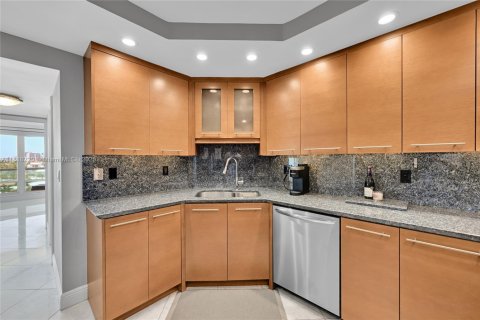 Condo in Fort Lauderdale, Florida, 2 bedrooms  № 1961386 - photo 3