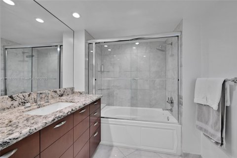 Condo in Fort Lauderdale, Florida, 2 bedrooms  № 1961386 - photo 12