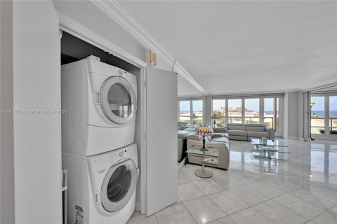 Condo in Fort Lauderdale, Florida, 2 bedrooms  № 1961386 - photo 19