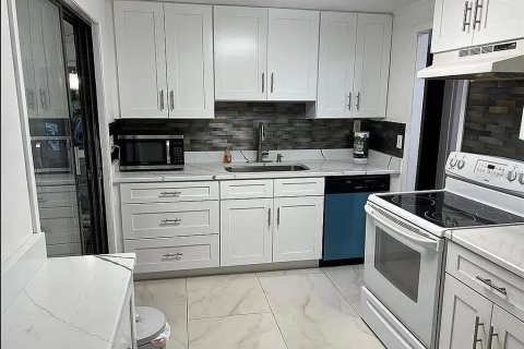 Купить коммерческую недвижимость в Лонгвуд, Флорида 3 спальни, 158.68м2, № 2197471 - фото 10