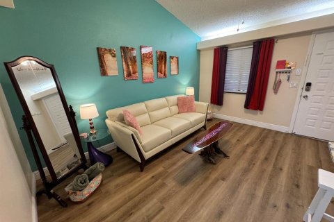Condominio en alquiler en Lutz, Florida, 1 dormitorio, 42.36 m2 № 1746594 - foto 5