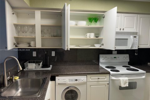 Купить кондоминиум в Холливуд, Флорида 45.15м2, № 1985585 - фото 9