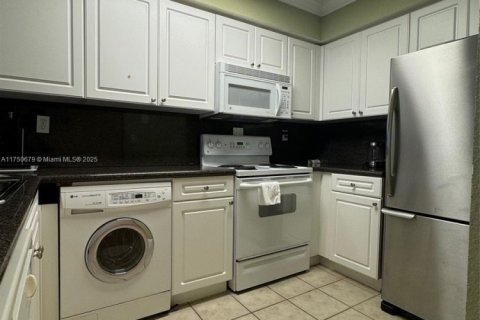 Купить кондоминиум в Холливуд, Флорида 45.15м2, № 1985585 - фото 10