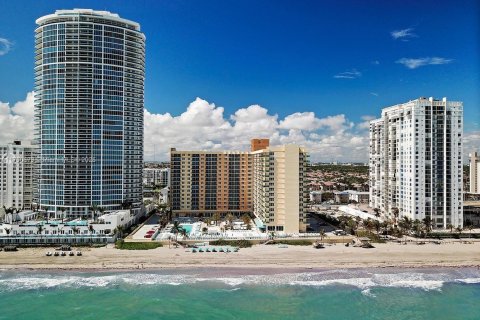 Купить кондоминиум в Холливуд, Флорида 45.15м2, № 1985585 - фото 1