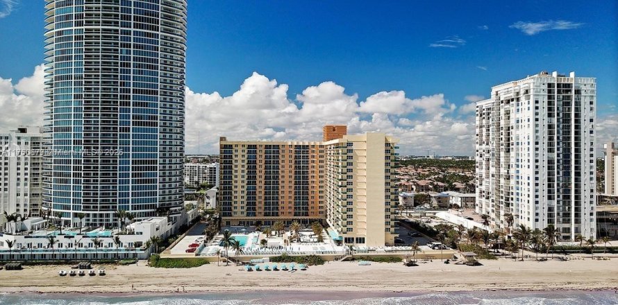 Студия в кондо в Холливуд, Флорида № 1985585