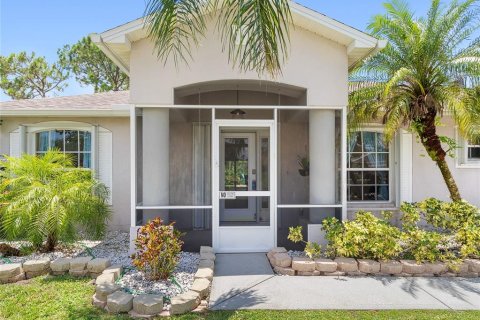 House in Palm Bay, Florida 4 bedrooms, 187.66 sq.m. № 1851037 - photo 30
